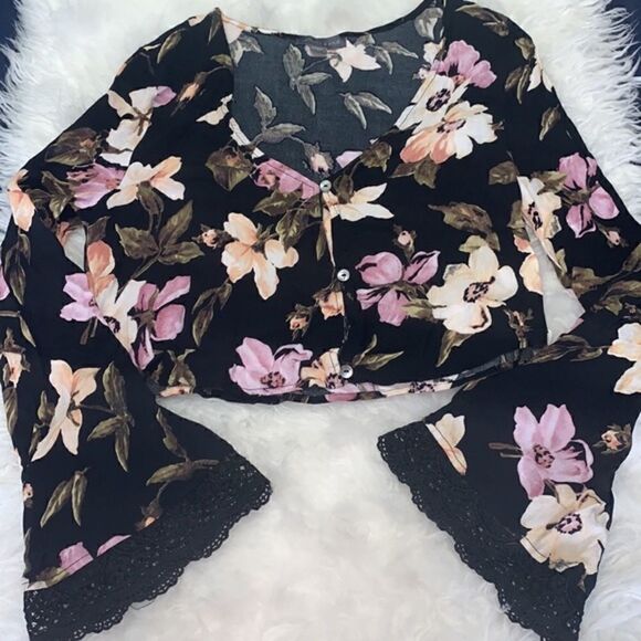 Kendall & Kylie Crop Top - Picture 1 of 2